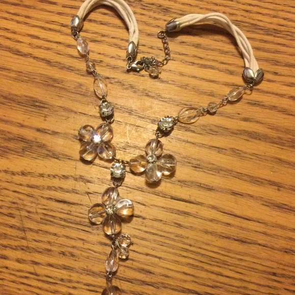 Rhinestone flower necklace - Picture 1 of 2
